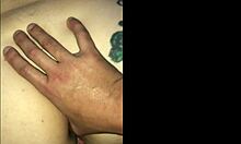 Video buatan sendiri seorang MILF yang berahi mendapat pantat besarnya diliwat dan diisi dengan air mani