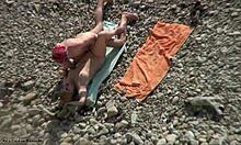 एक नग्नवादी समुद्र तट पर रिकॉर्ड किया गया अविश्वसनीय दृश्यरतिक वीडियो।