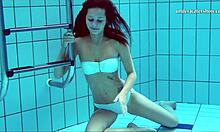 Video HD remaja Hungary Nata Szilvas yang gemar menonton lucah bawah air