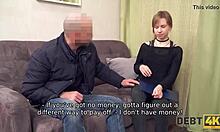 Alice Klay, eine russische Studentin, nimmt sich in 4K Schulden