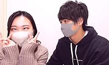 Blindgebundene Ehefrau verführt asiatische Mädchen zum Deepthroat- und Gesichtsficken