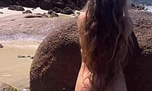 סקס חוף אמצעי עם נשות פורטוגל בסרטון סקסי